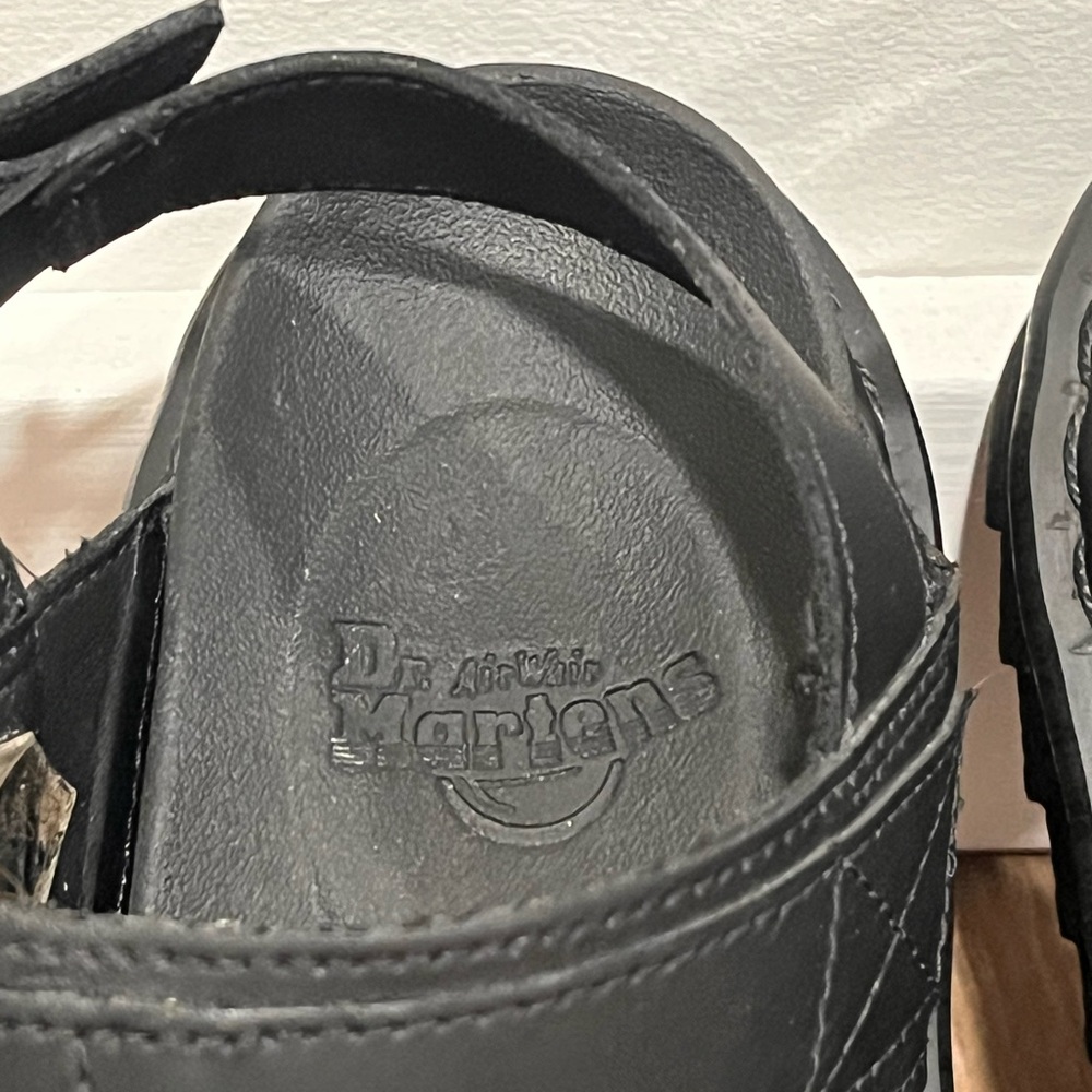 DR. MARTENS VOSS WOMEN'S LEATHER STRAP
SANDALS / BLACK / SIZE 7 - Picture 5 of 16